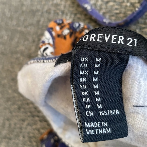 ๐Aztec Print Halter Top - Picture 3 of 3